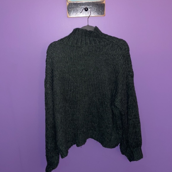 US medium forest green turtle neck sweater - Picture 2 of 3
